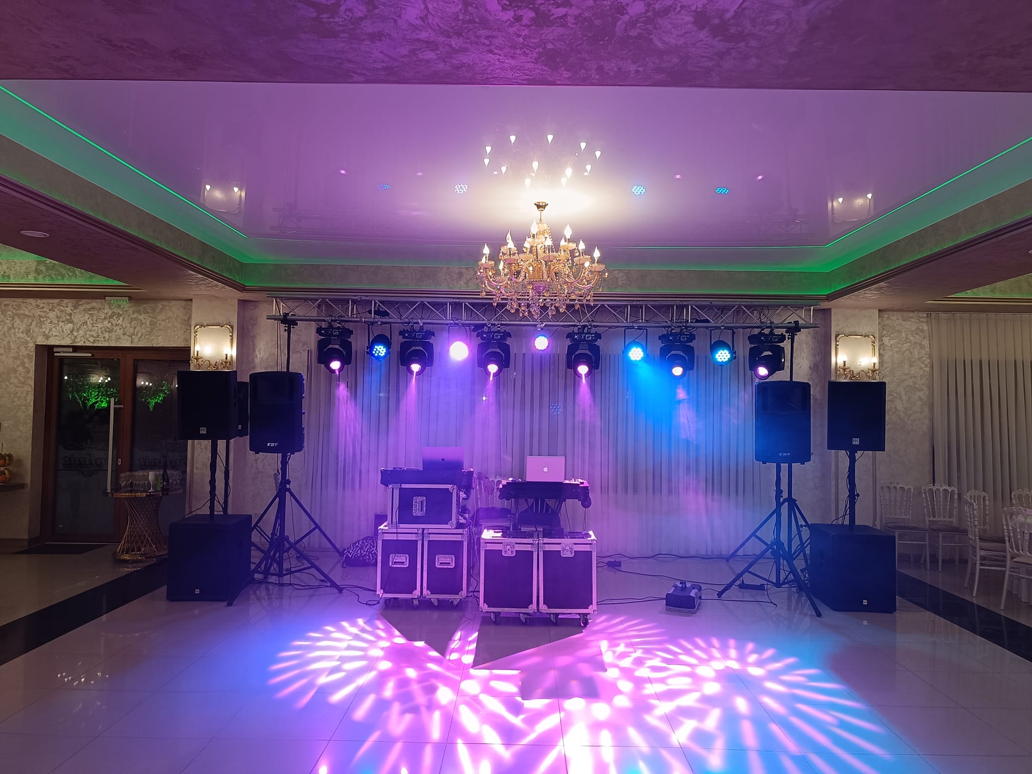 Schelă cu Iluminat Profesional