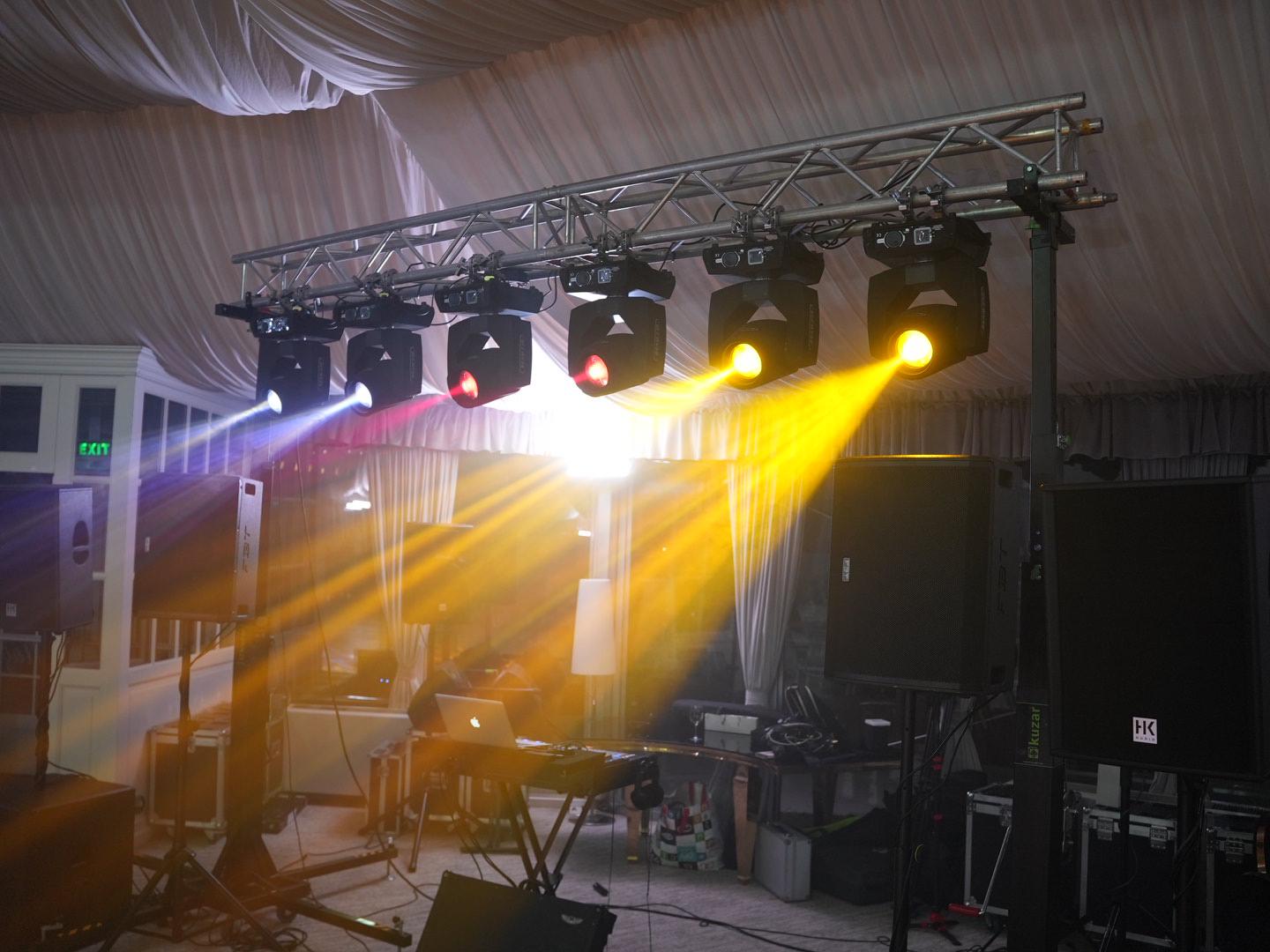 Schelă cu Iluminat Profesional